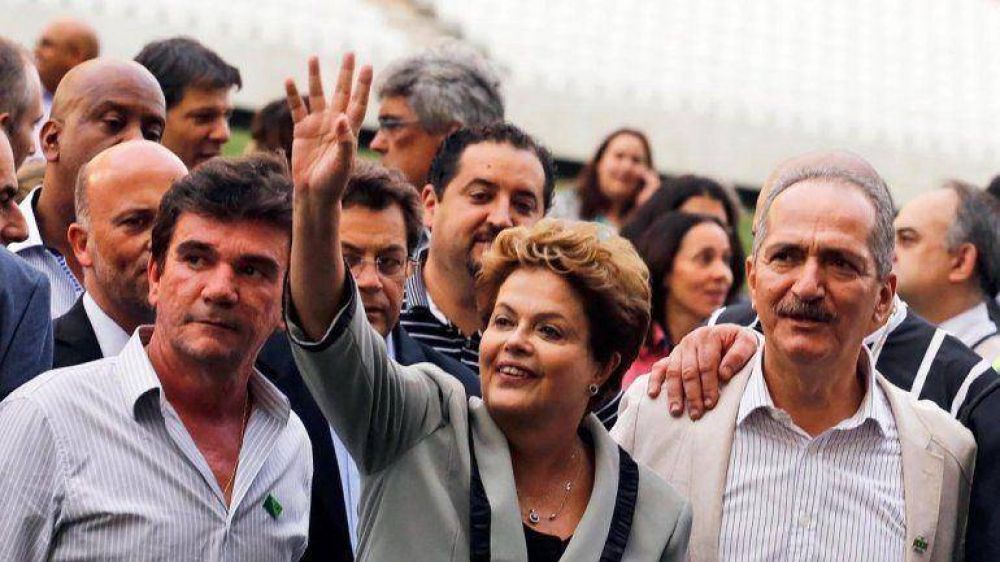 Dilma Rousseff recorri� el estadio inaugural en San Pablo
