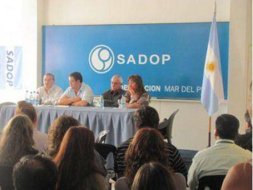 ESTABLECIMIENTOS EDUCATIVOS PRIVADOS DEBEN M�S DE 400 MIL PESOS DE CUOTA SINDICAL