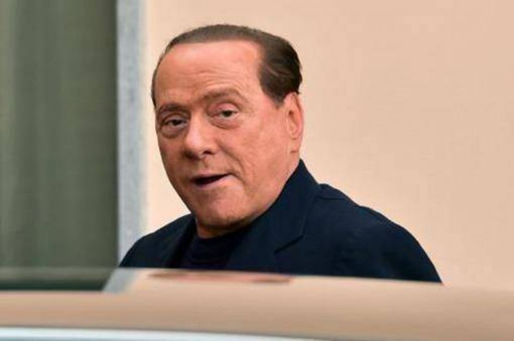 Berlusconi lleg a un centro de Miln para cumplir su condena