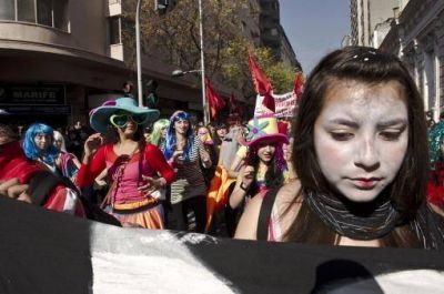 Multitudinaria marcha estudiantil en Chile con incidentes aislados