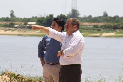 Acci�n conjunta de provincia y municipio para atender a afectados por crecida del r�o