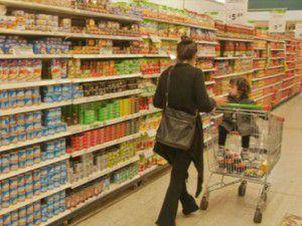 Una familia tipo necesit� al menos $2.700 en abril para no ser indigente, seg�n un estudio privado