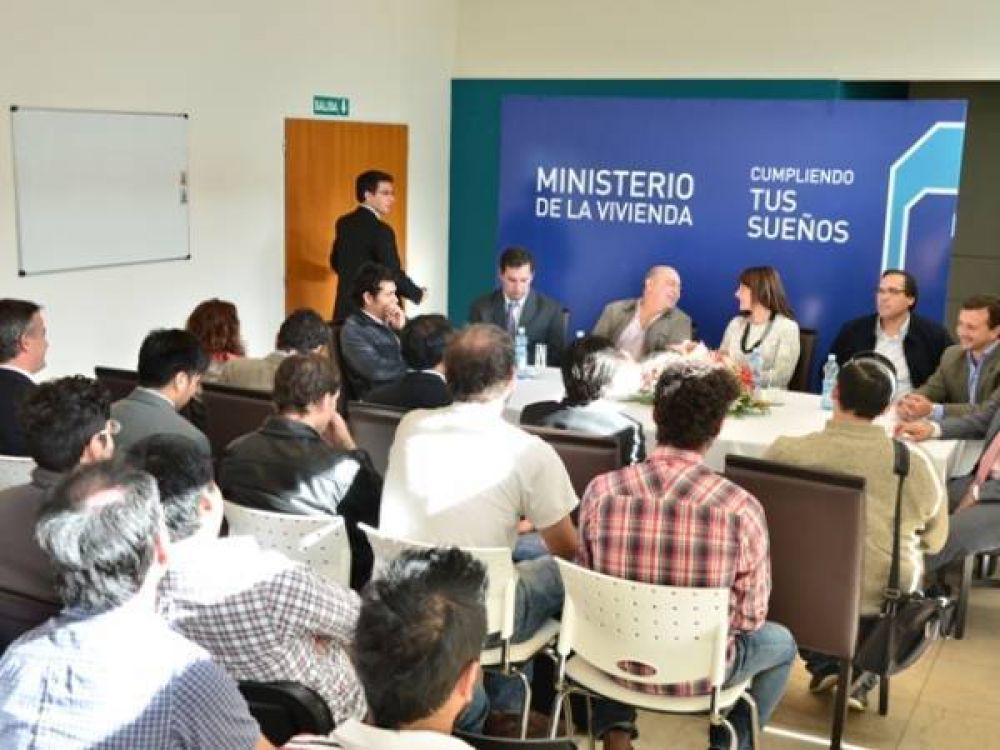 Nuevas Empresas: los j�venes se reunieron con firmas constructoras