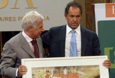 Scioli se saca foto con De la Sota y se re�ne con Accastello