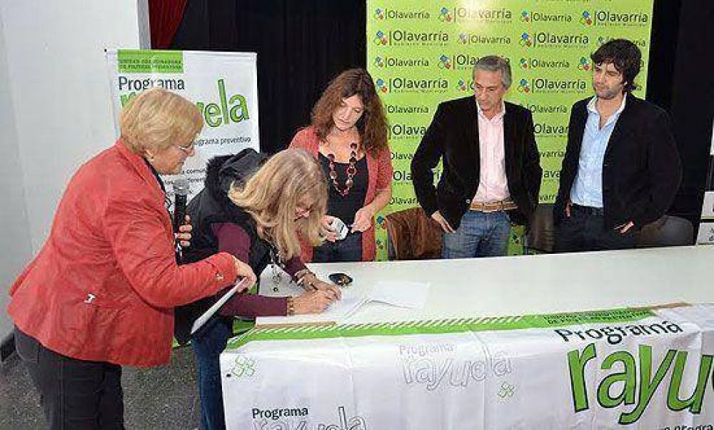 Revalidan acuerdo para formar j�venes Promotores de la Salud