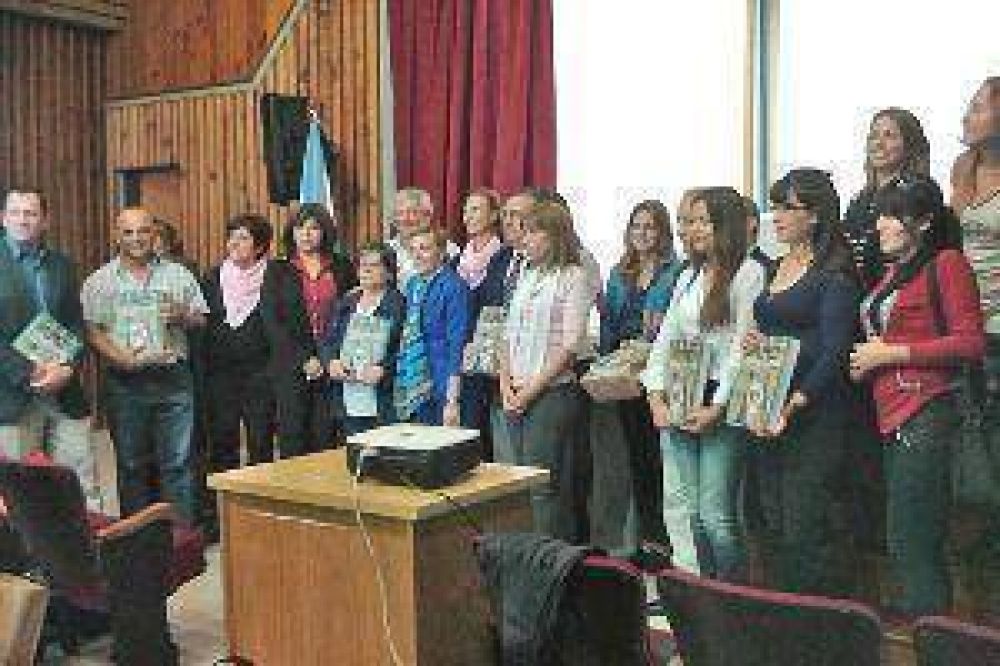 Fundaci�n Hamburgo y Fundaci�n Mujer donaron libros a 16 hospitales