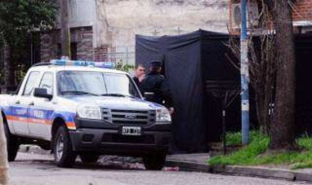 Con vestimenta y herramientas de la polic�a, roban en una casa de Gonnet