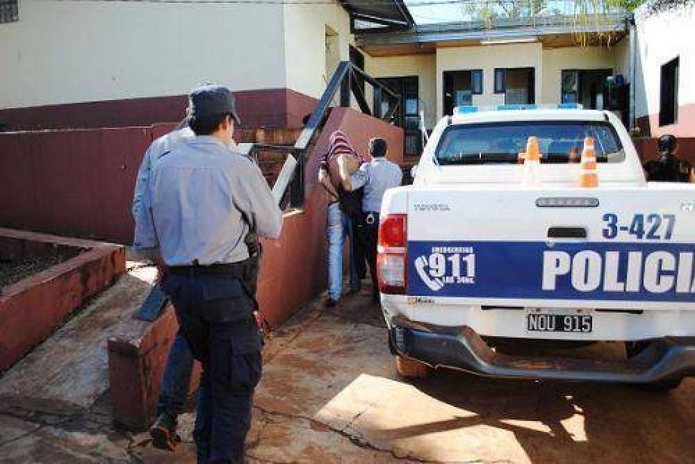 Dos hombres detenidos y una motocicleta secuestrada retenida