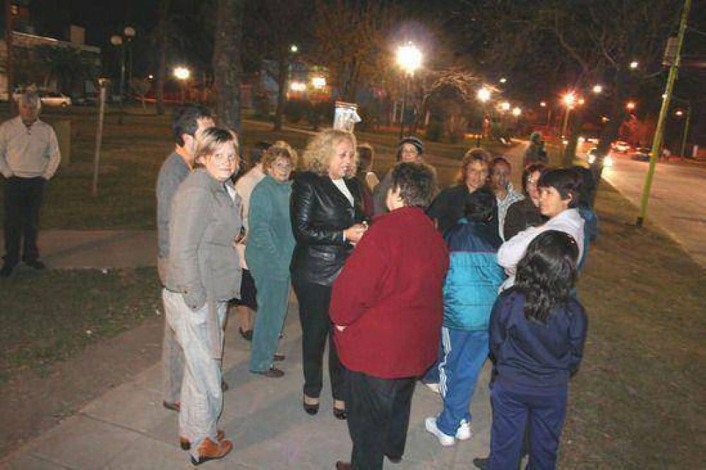 Nuevo espacio p�blico recuperado: Encienden las luces en la plaza 1� de Mayo