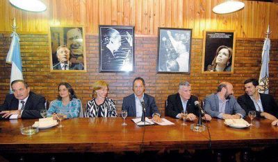 Congreso del PJ: Gioja viaja a la Capital donde elegir�n autoridades