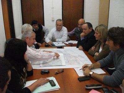 El presidente del Consejo Escolar y la Jefe Distrital de Educaci�n se hicieron presentes en la Comisi�n de Seguridad del HCD local