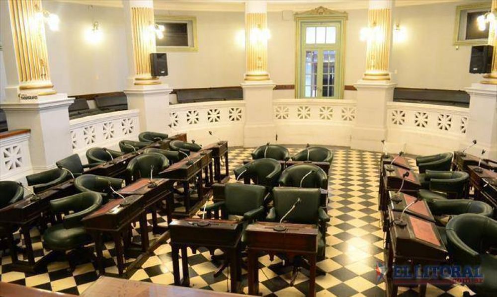 La puja por poder entre radicales y peronistas cerr� la Legislatura