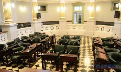 La puja por poder entre radicales y peronistas cerr� la Legislatura