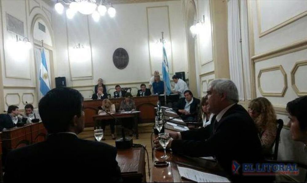 Con voto dividido, se aprob� declarar obras de utilidad p�blica y pago obligatorio