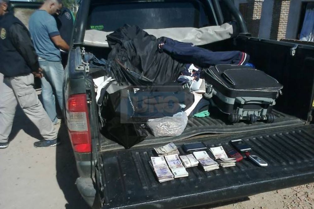 Detuvieron a cuatro personas e investigan si tienen relaci�n con la venta de drogas