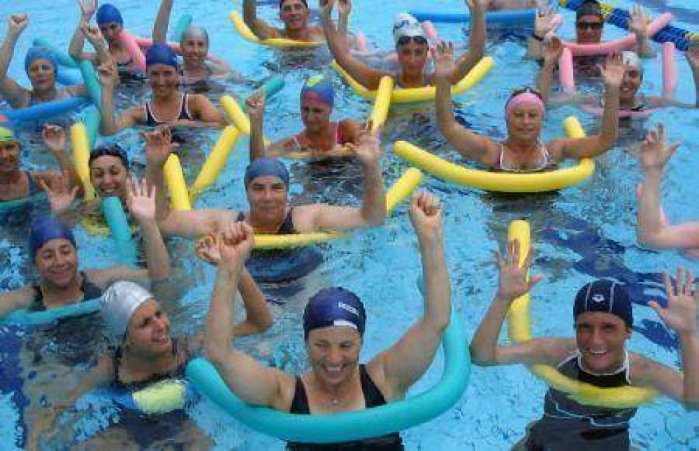 La Municipalidad impulsa clases gratuitas de waterpolo y aquagym