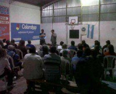Reuni�n de vecinos con funcionarios por cloacas en Villa Las Lomas