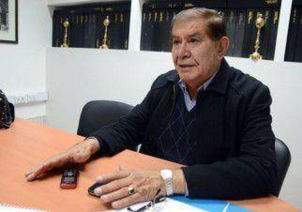 Con aroma a campa�a, Pereyra inaugura una cl�nica en Huincul 