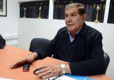 Con aroma a campa�a, Pereyra inaugura una cl�nica en Huincul 