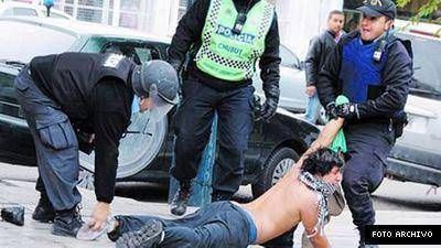 Crece el esc�ndalo por nuevos casos de brutalidad policial en Trelew