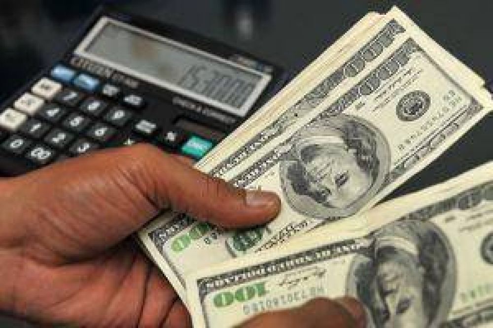 D�lar oficial cotiz� estable a $ 8,02. Blue baj� a $ 10,70