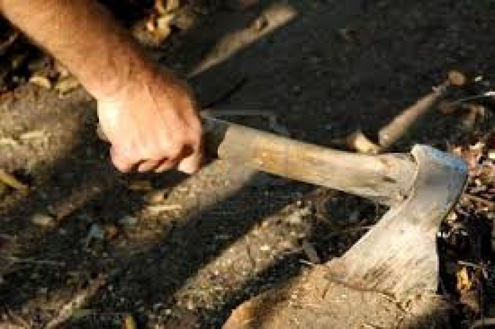 Fuera de control, un hombre intent� lastimar a su famila