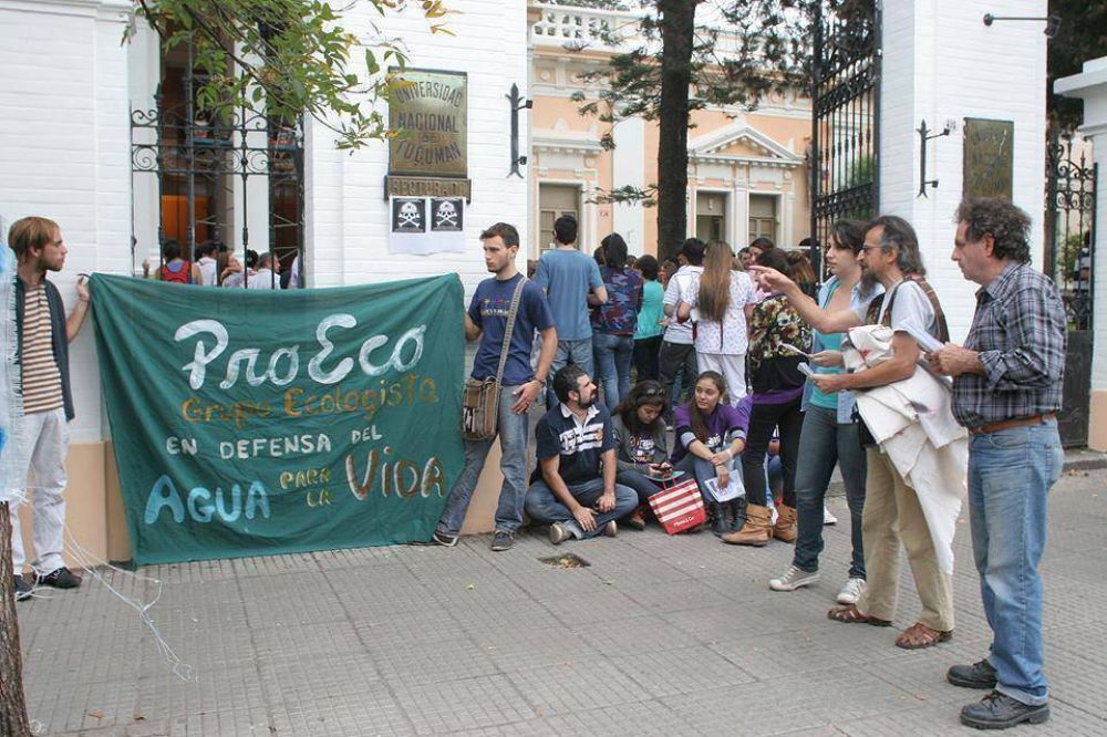 �En Andalgal� 8 de cada 10 personas mueren de c�ncer por culpa de la megaminer�a�