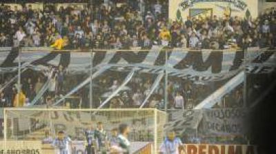 Un hincha decano sufri� un infarto en la tribuna de Atl�tico y muri�