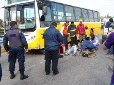 Un colectivo atropell� y aplast� a un cadete en Carlos Paz