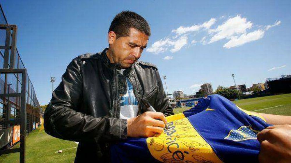 �Riquelme empieza a despedirse de Boca a trav�s de su hermano?