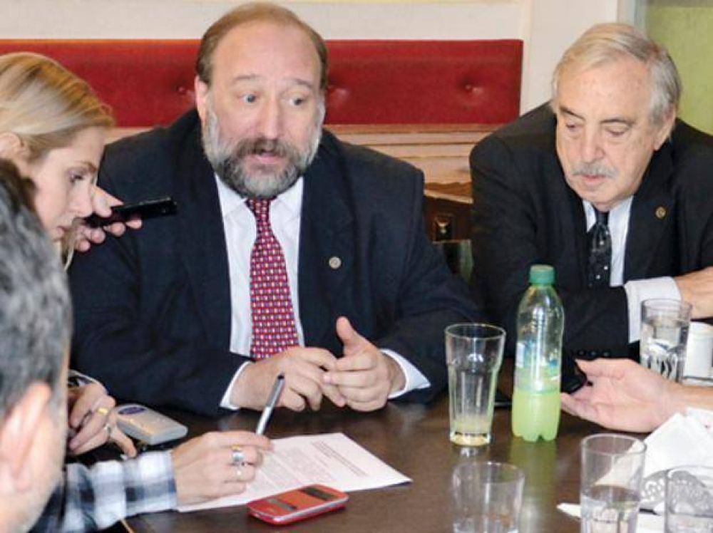 El rector de la UNR reclam� la autonom�a municipal