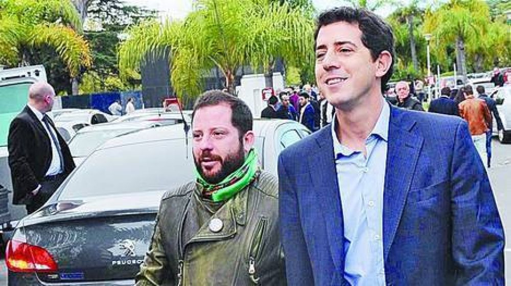 Fuerte cuestionamiento de La C�mpora al texto de la Iglesia sobre la violencia