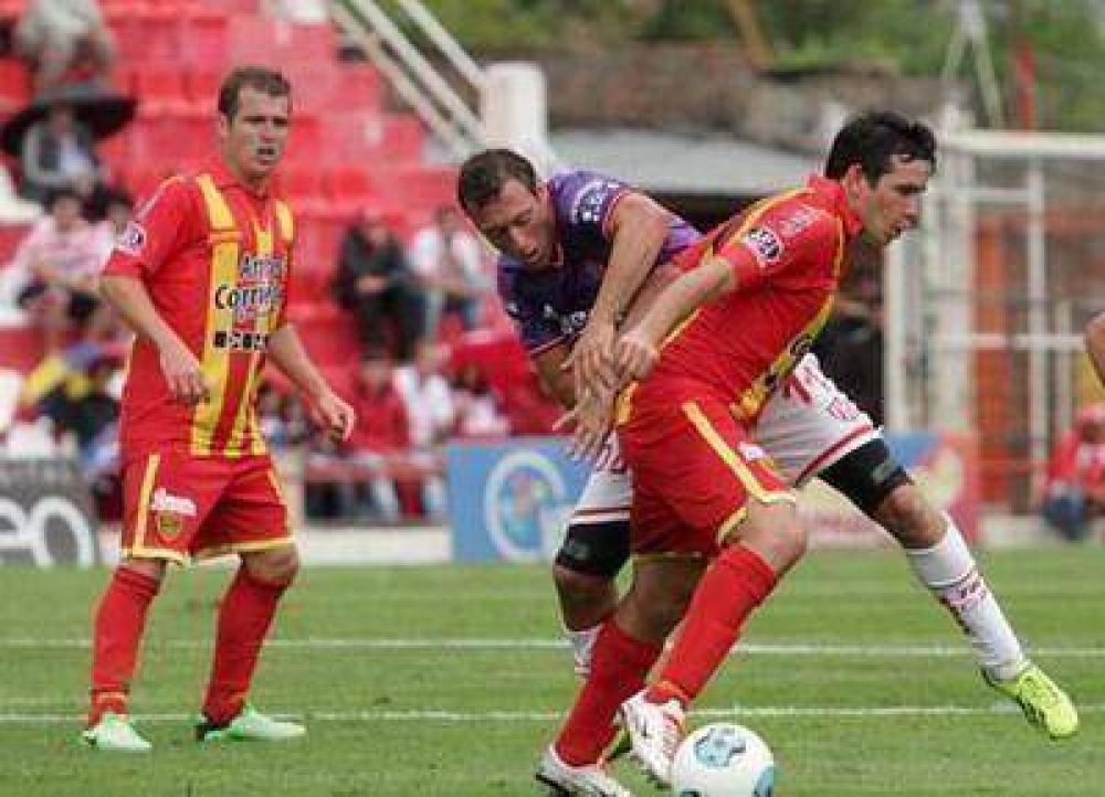 Uni�n perdi� en Corrientes y se sigue alejando del ascenso