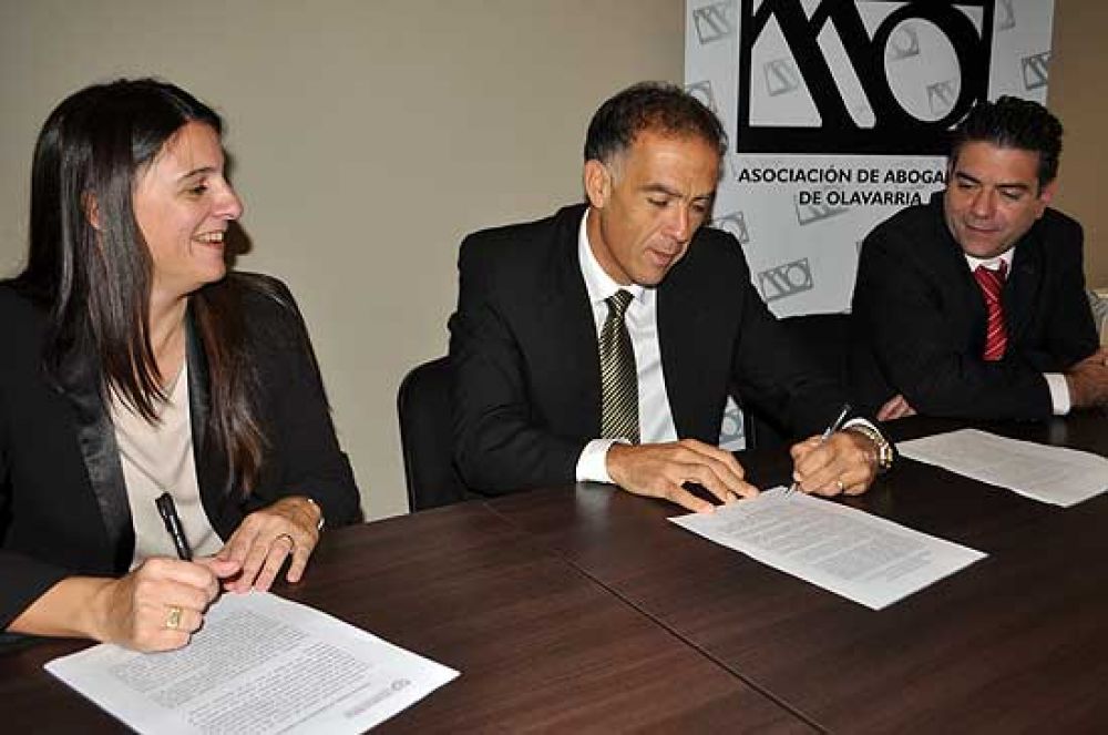 Asociaci�n de Abogados y Facultad de Derecho firmaron convenios