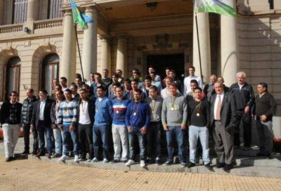 Lunghi reconoci� al Club Santamarina por el ascenso al Nacional B
