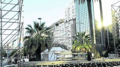 Cierran la autopista Illia por un homenaje al padre Mugica