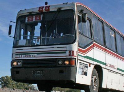 16 heridos por el choque de un colectivo