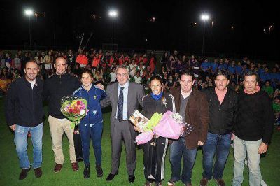 Con �Las Leonas�, se lanz� la temporada de hockey en Tigre