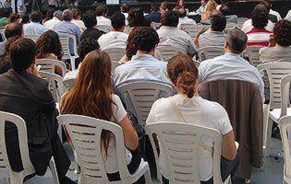 Vecinos piden la creaci�n de los foros de seguridad