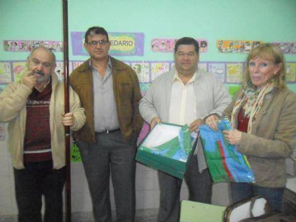 Nedela: �Siempre acompa�amos a las escuelas de nuestra ciudad�
