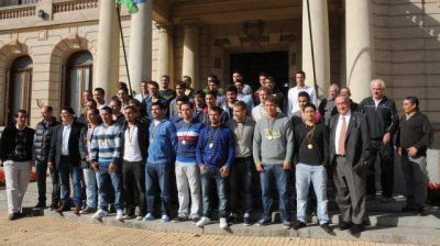El intendente Lunghi reconoci� al club Santamarina por el ascenso al Nacional B