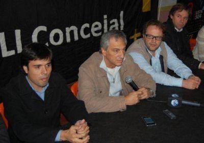 Jos� Eseverri a los vecinos de Chillar: �Cada d�a estamos m�s cerca�
