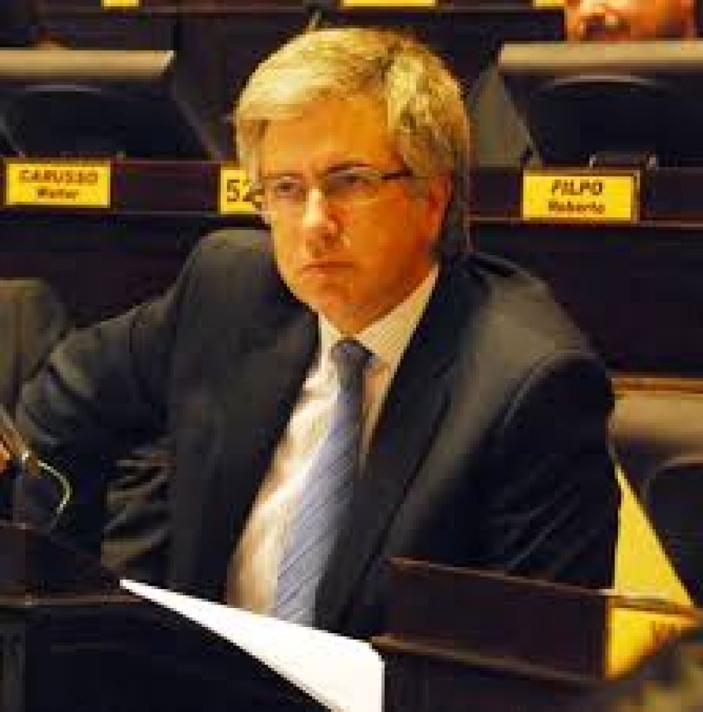 Armend�riz pide por la repavimentaci�n de los accesos a Del Carril y Caz�n