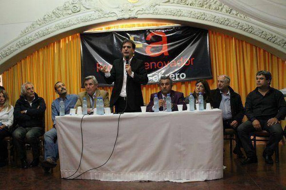 Galmarini disert� ante cientos de vecinos de Tres de Febrero