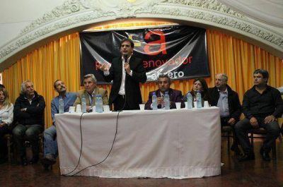 Galmarini disert� ante cientos de vecinos de Tres de Febrero