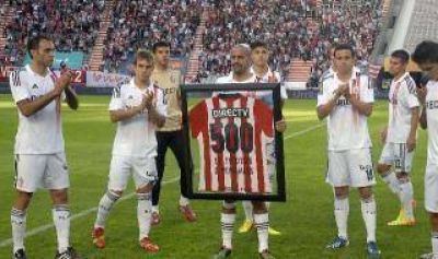 Ver�n se despidi� de su gente con goleada y puntero