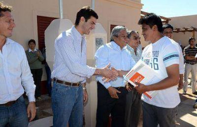 30 familias de Molinos ya son propietarias de sus viviendas