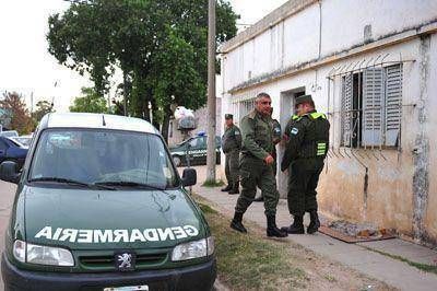 Secuestran droga, dinero y elementos de fracci�n en dos allanamientos