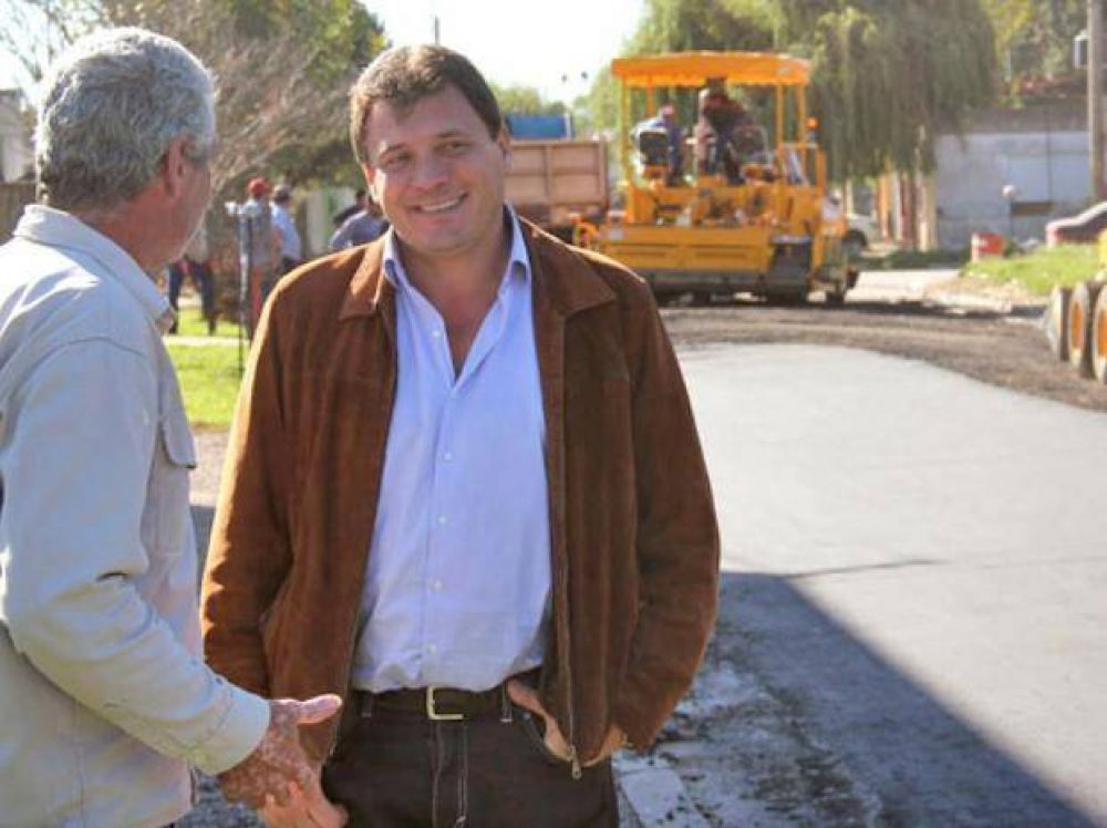 Raimundo visit� una obra clave de pavimentaci�n