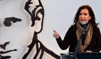 Cristina inaugur� escultura del padre Mugica